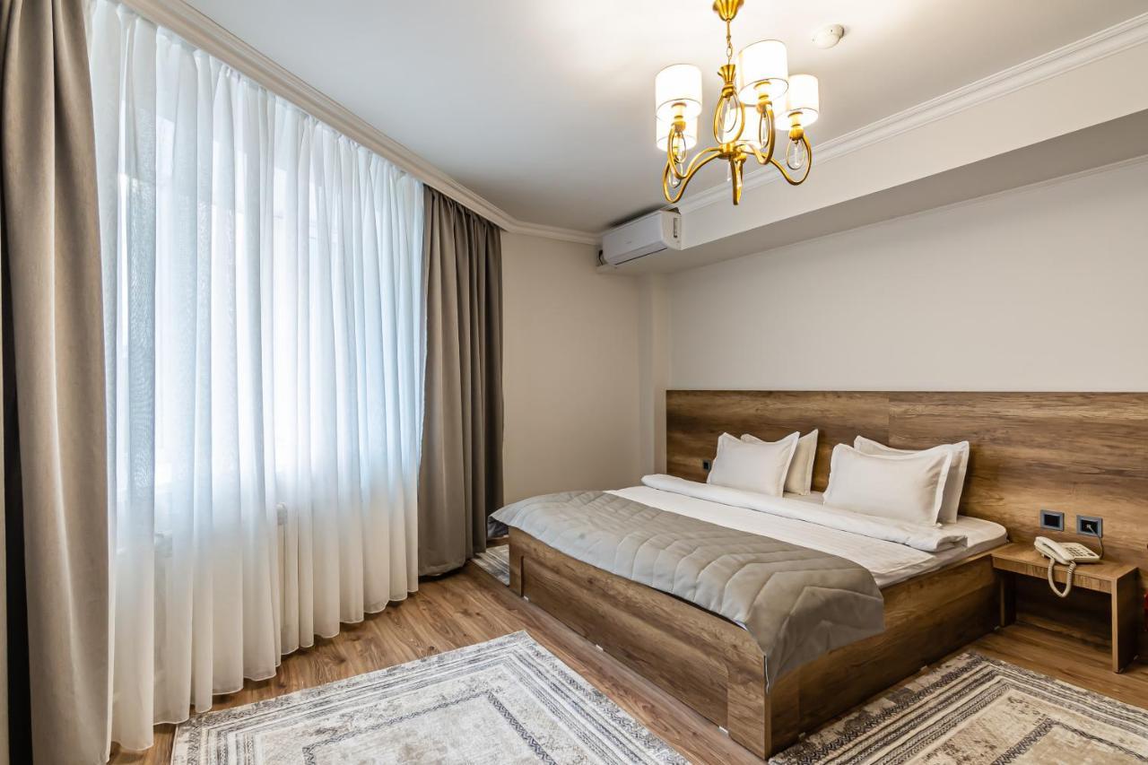 Oscar Hotel By Ag Hotels Group Almaty Esterno foto